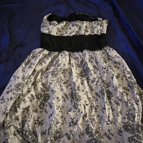 Dress - Picture 1 of 4